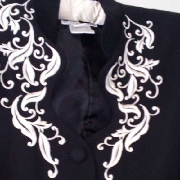 PLAZA SOUTH Black Blazer with White Embroidery - Picture 4 of 4